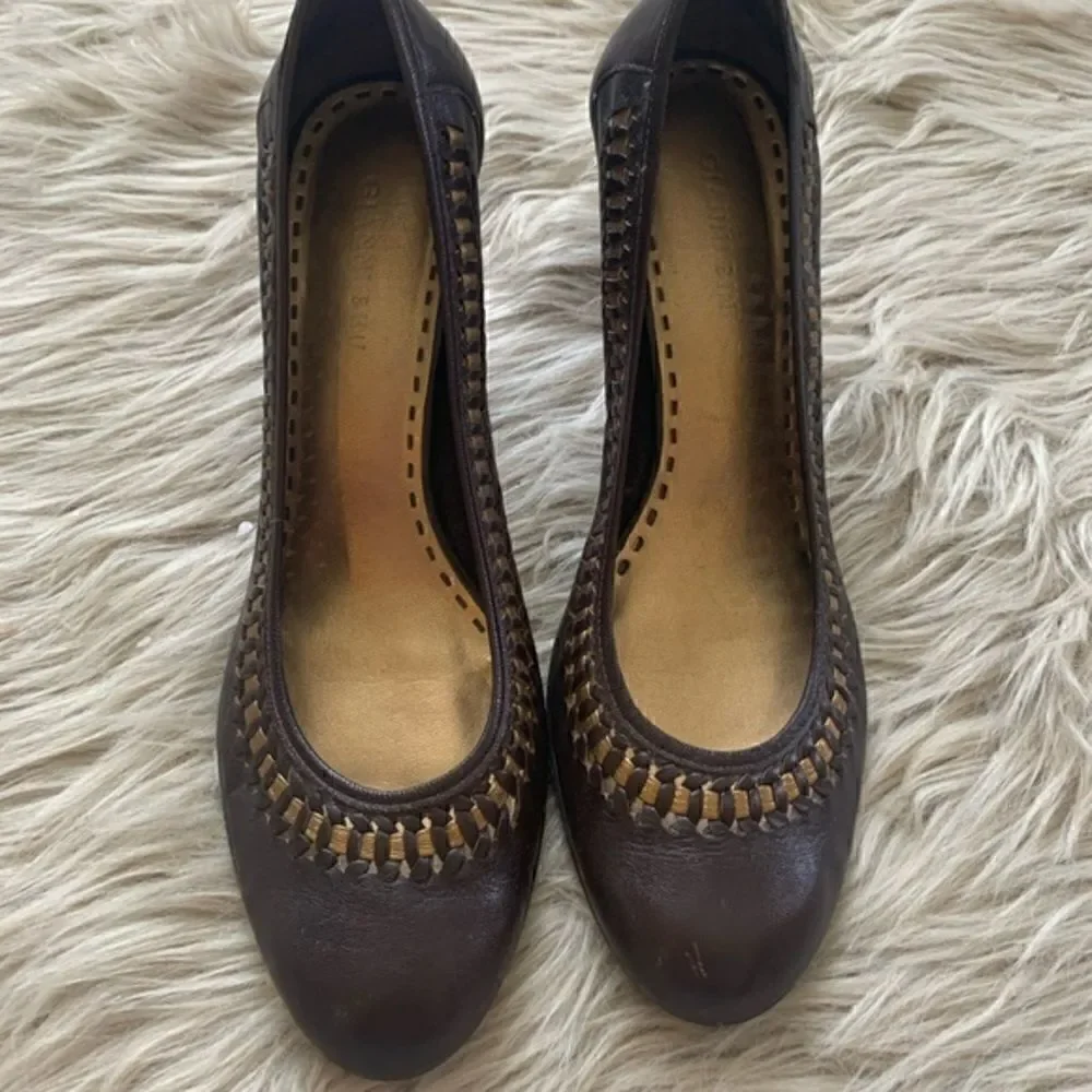 Gianni Bini Essex Heels Black with Gold Trim